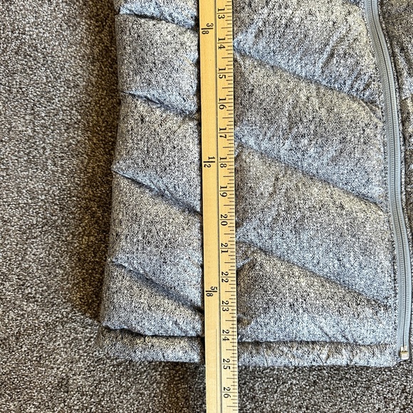 Women’s Mountain Hardware Q shield 650 down quilted puffer vest. Gray size large - Picture 11 of 12